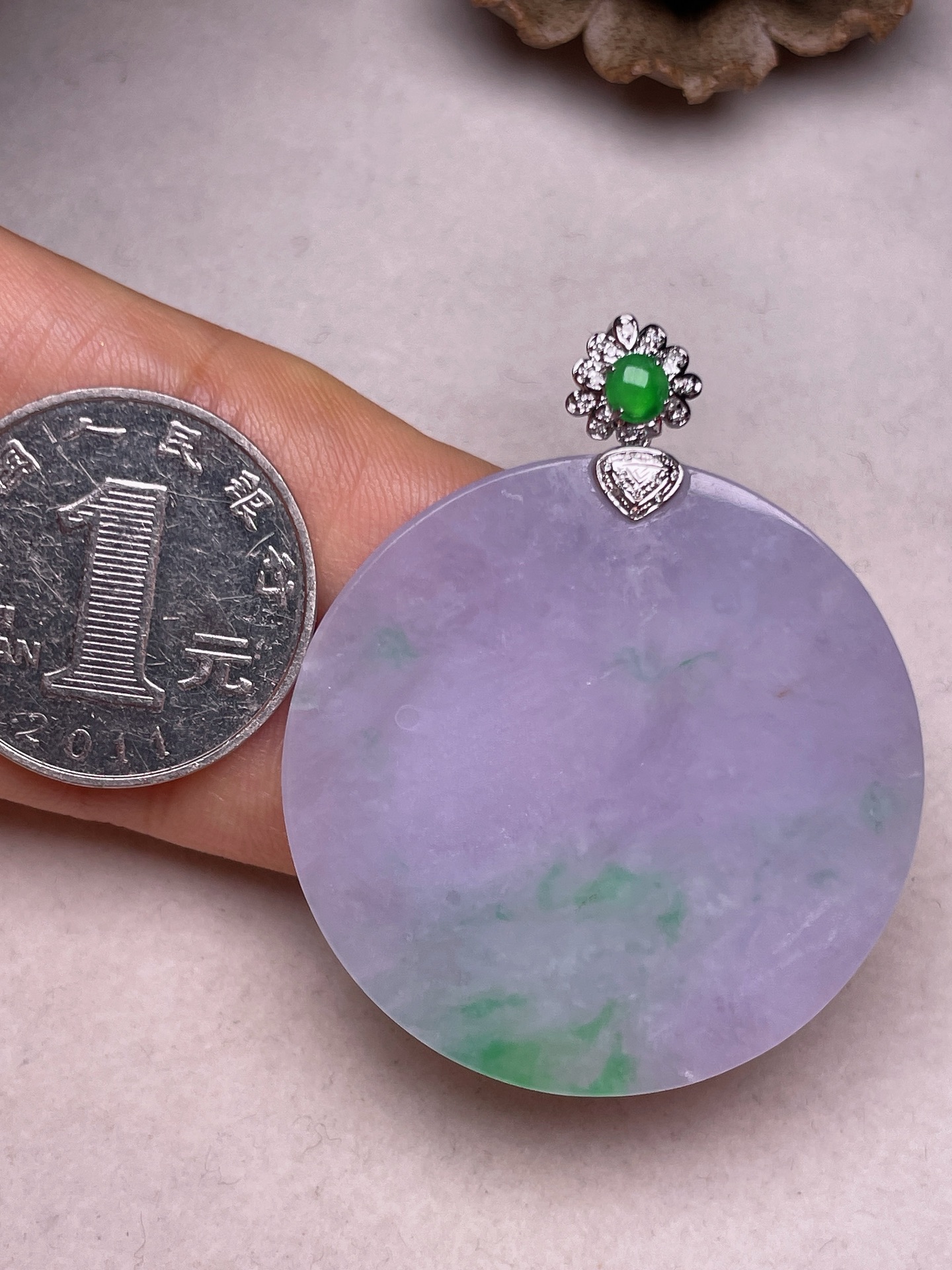 ️ 18k金镶平安无事牌，冰糯种满紫，无裂，一手货源整体长47.8