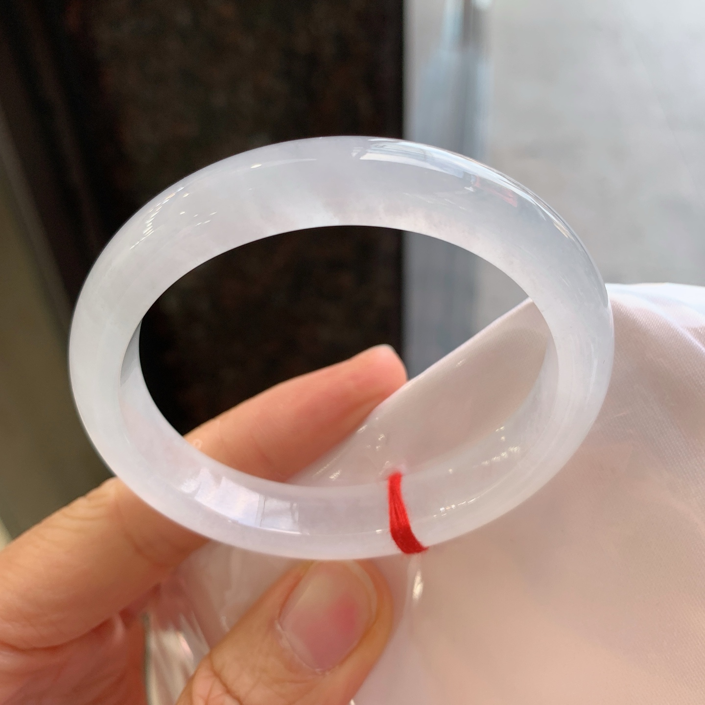 贵妃镯，无裂，尺寸55/48/10.7/7.6，冰润