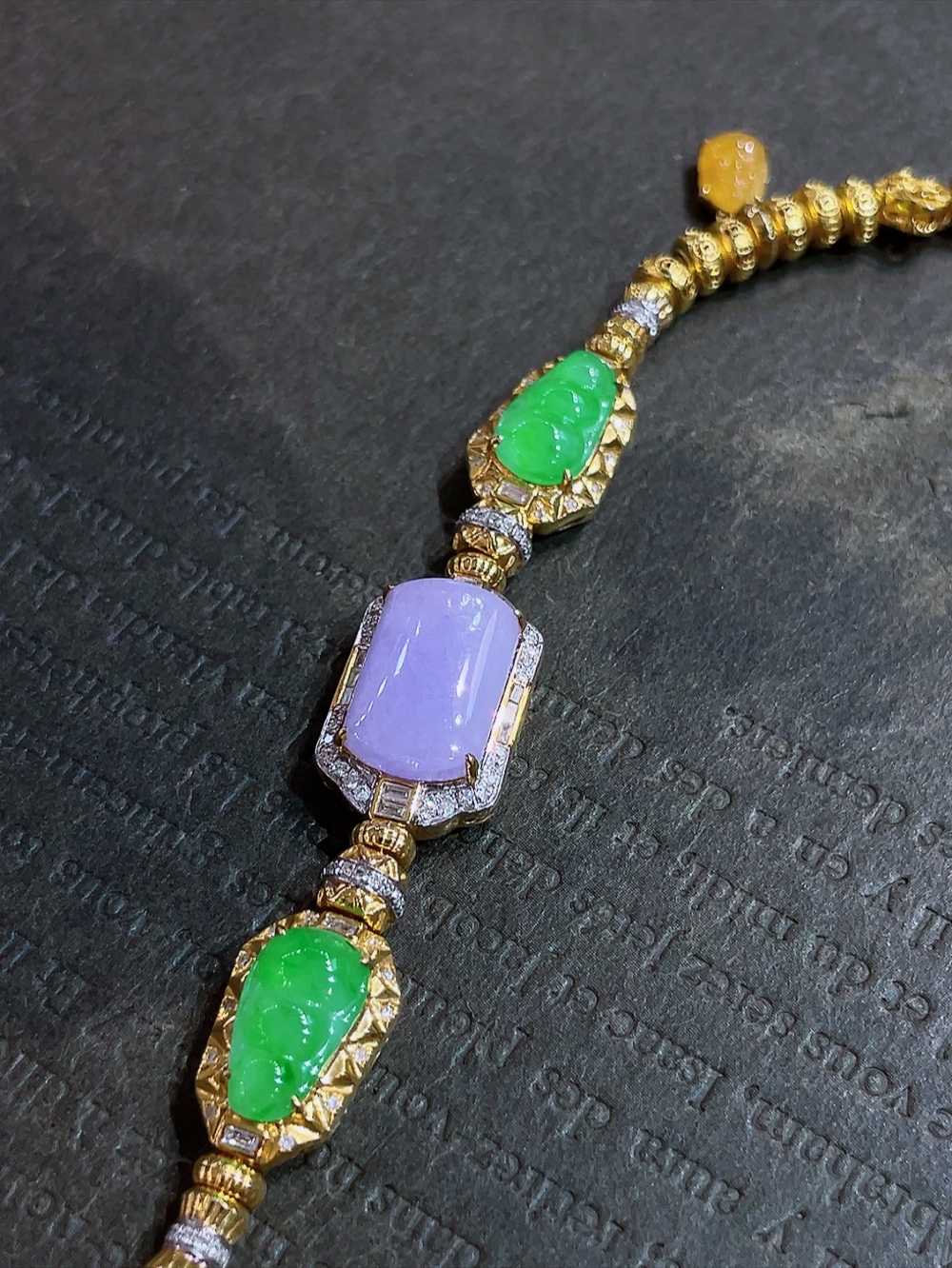 ️三彩盘缠手链，配饰999金，，18k金镶嵌，种水，重金镶嵌，南非钻镶，厚装饱满，腰缠万贯，色彩艳丽，多姿多彩，高端大气，性比高57.8/11.3/7.2，裸石13.0/8.3、11.2/6.2、10.9/6.3