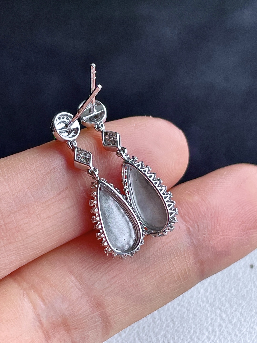 水滴耳坠，冰种飘花，18k金镶嵌，无裂，性比高，水润通透，裸石10.5/5/2.3，重量2.3克