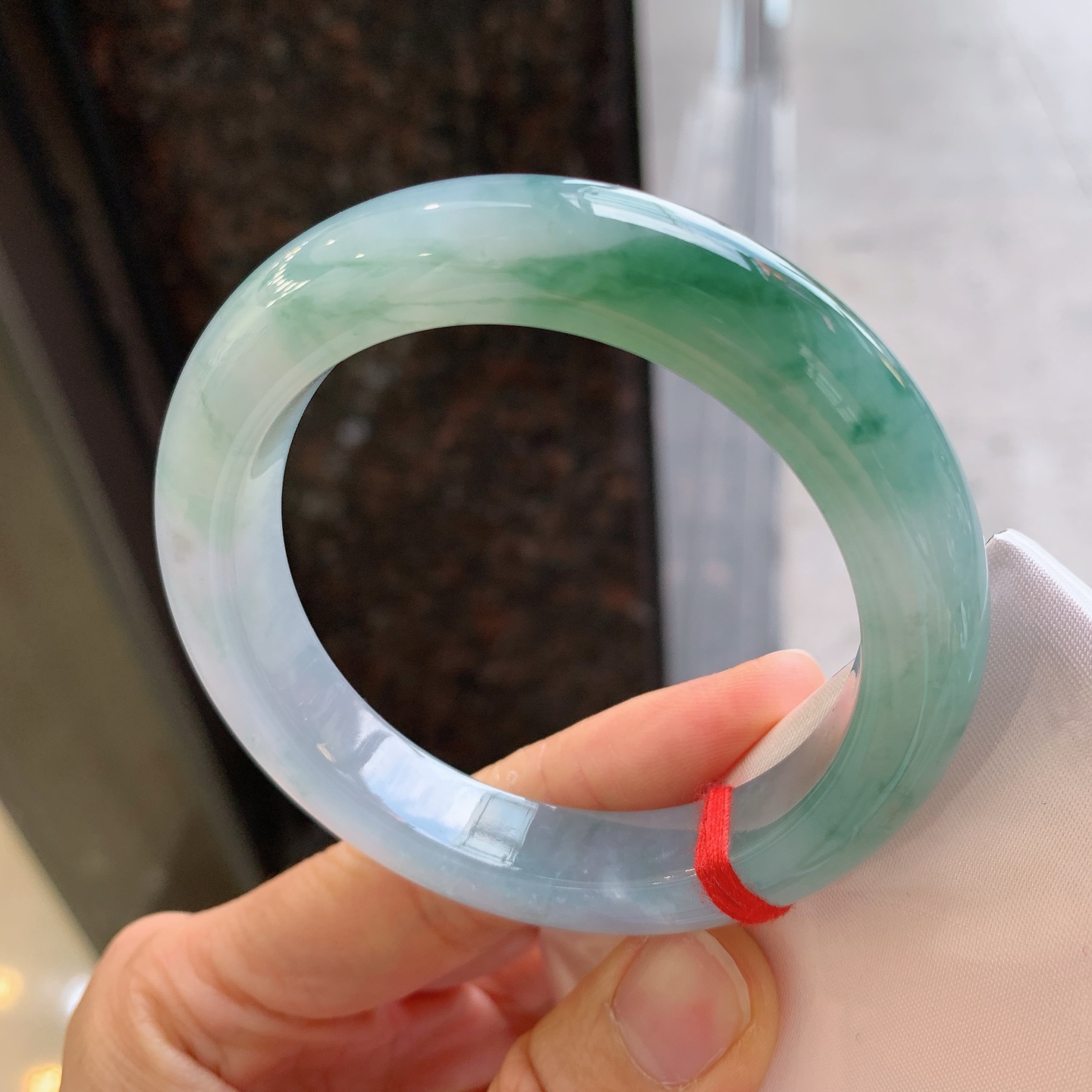 正圈冰种飘花，无裂，尺寸：55.5/11.6/9.6，版型好