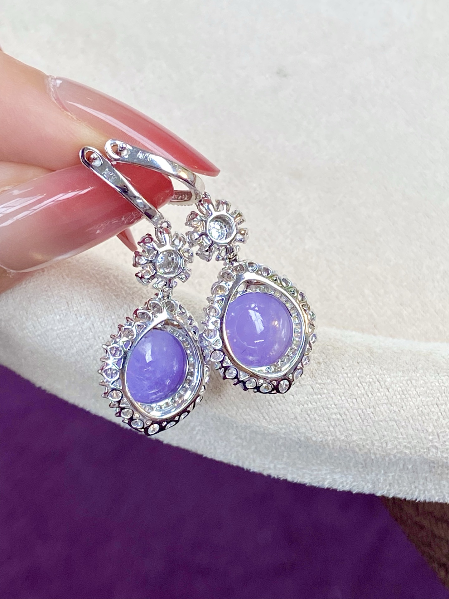 ️冰紫蛋面耳坠，紫气萦绕耳畔，精致又，衬得雍容华贵：41/15/10.2，裸石：9.6-9.7-5.6mm，无裂。
