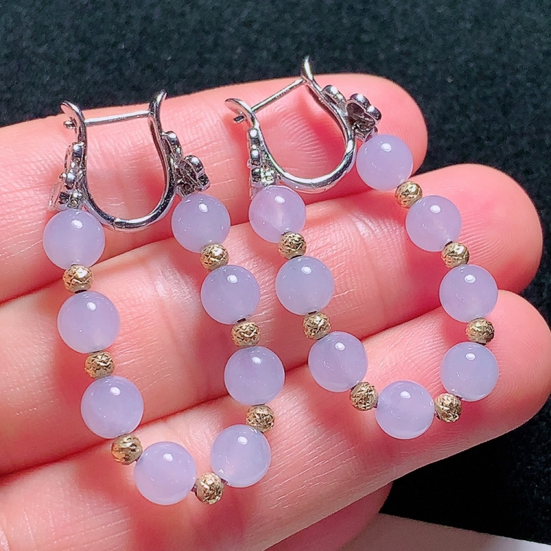 ️18k金镶嵌冰种紫色圆珠耳坠，种老水头好，又冰又润，饱满无裂：39.7mm裸石：5.8mm，编号