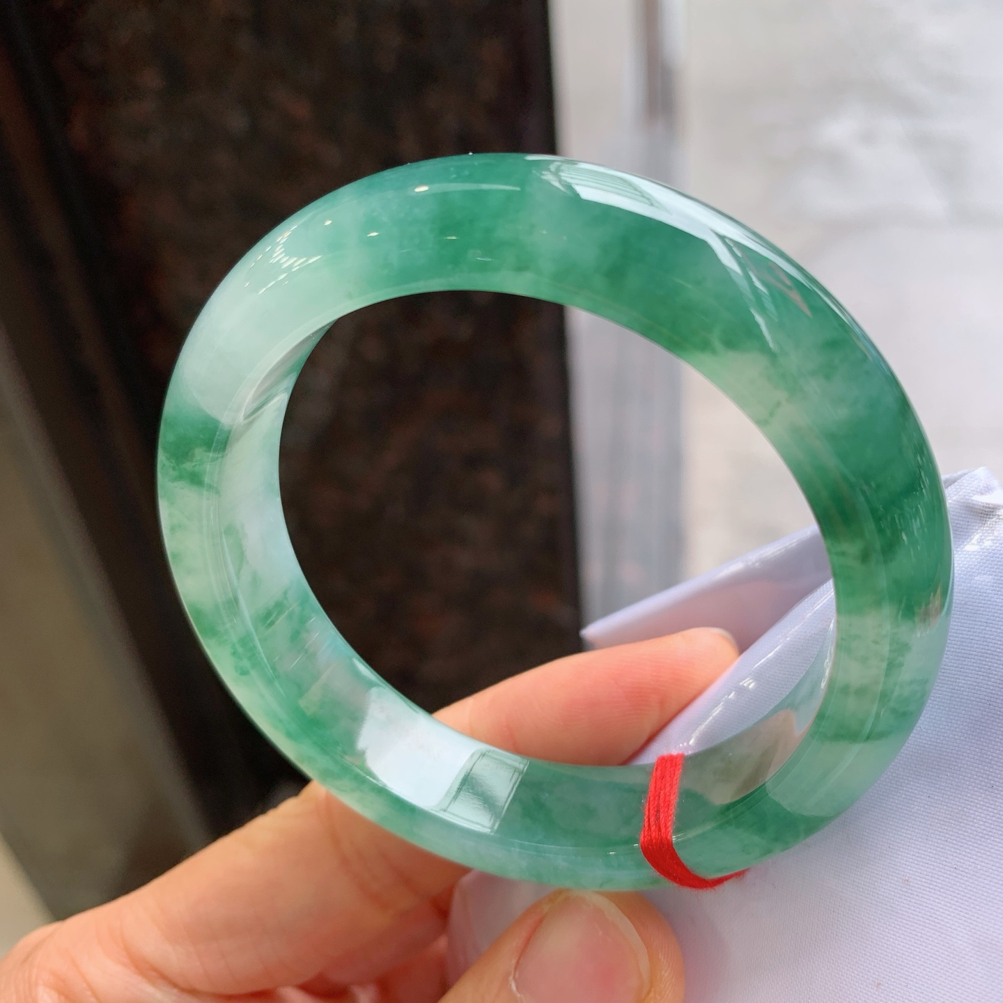 正圈冰种飘花，有纹、有裂，尺寸：55.5/12.9/8.7，花色漂亮