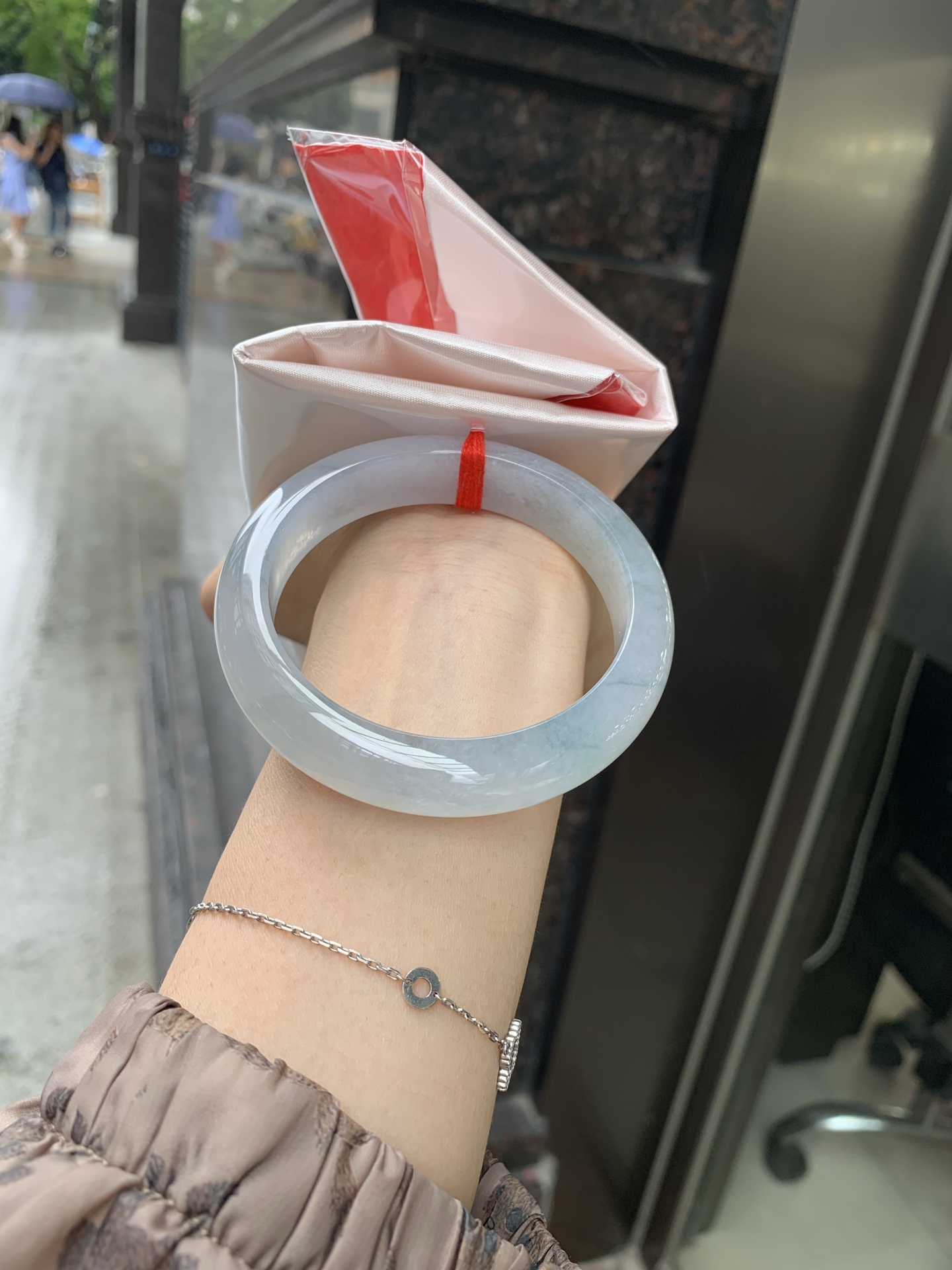 冰飘花正圈，57-8.5-13，0429-H363-81，打灯棉絮，底妆冰透，胶润细腻，蓝花灵动飘逸，勾勒出一幅唯美诗意的山水意境画，古典优雅又秀气