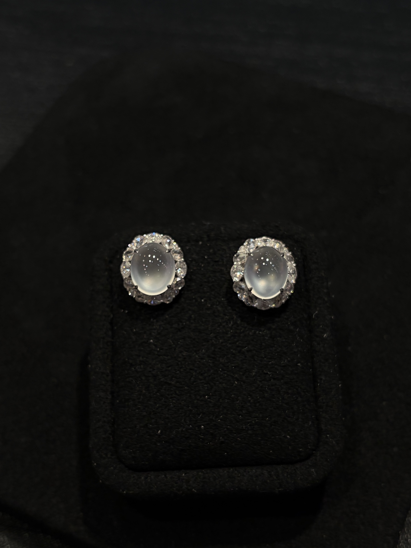 荧光白蛋耳钉，上耳大气，8.4/7.1/4.1