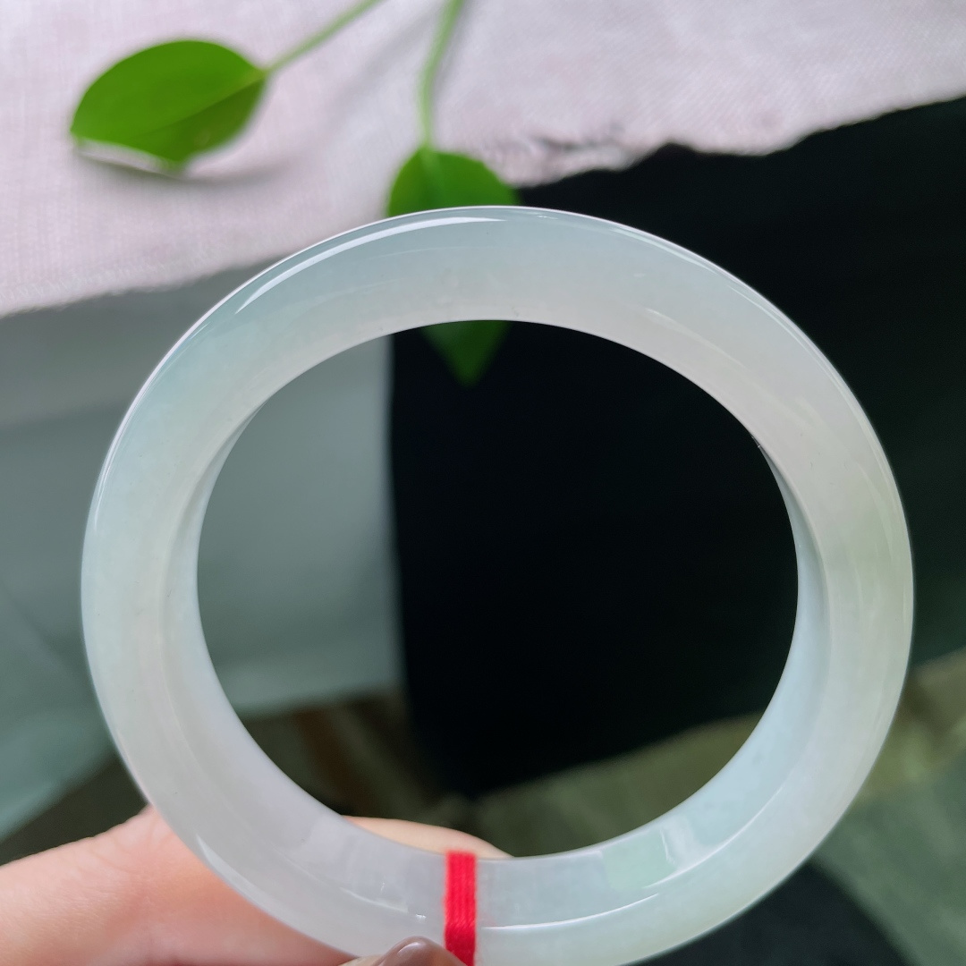 56.6/11.9/8.3，白月光正圈，似月光坠入凡尘，凝作腕间玉镯，种老，无裂，ss48837a