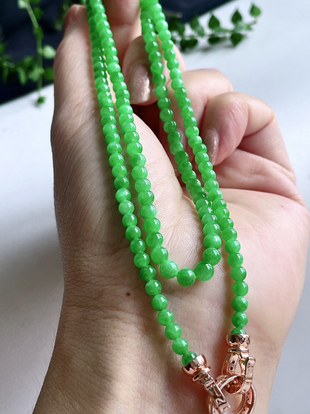 阳绿珠链圆珠珠子珠链，缅甸，性比高，尺寸4.2-3.8mm，29cm，20克
