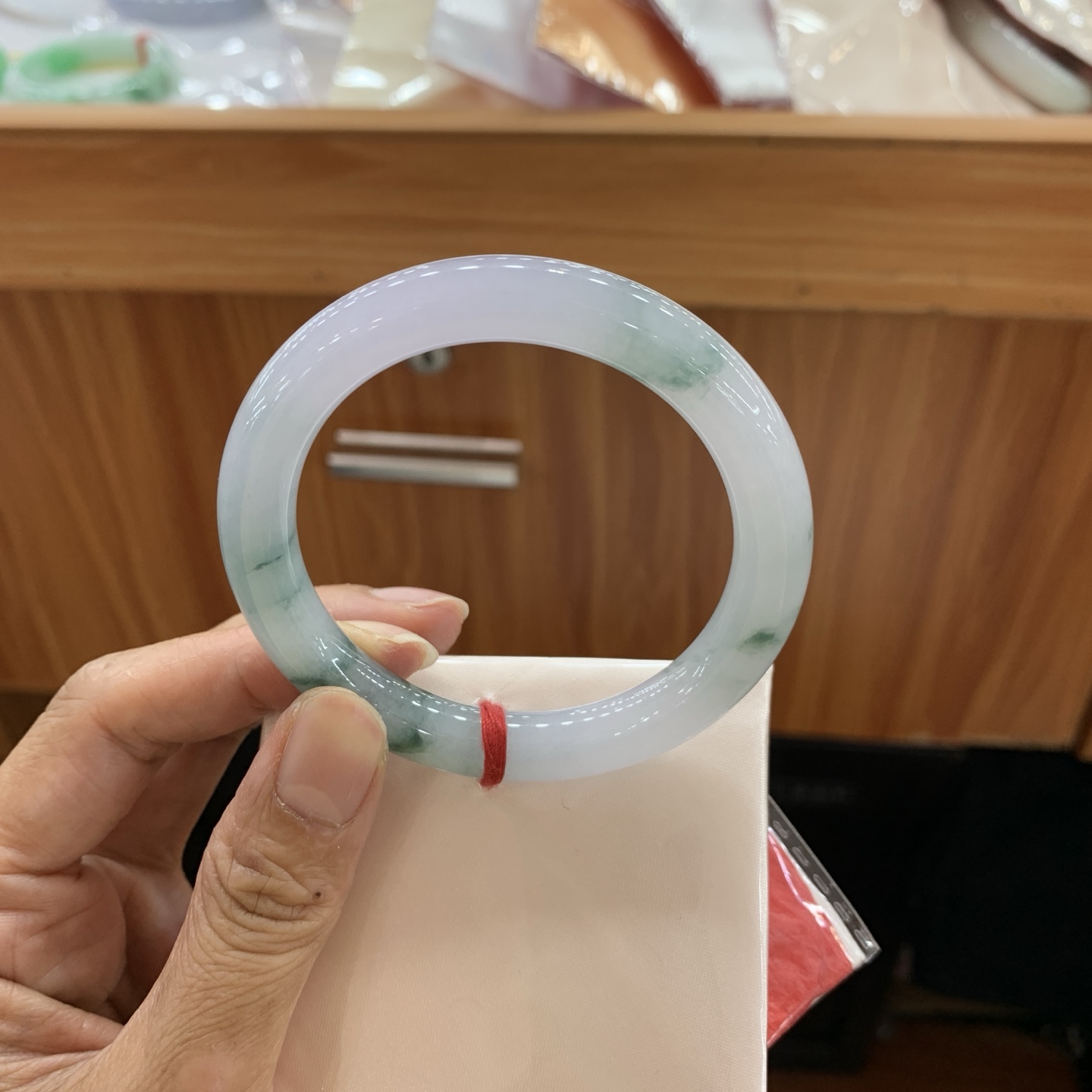 042809FN，冰胶飘花圆条翡翠手镯，54.6-9.1