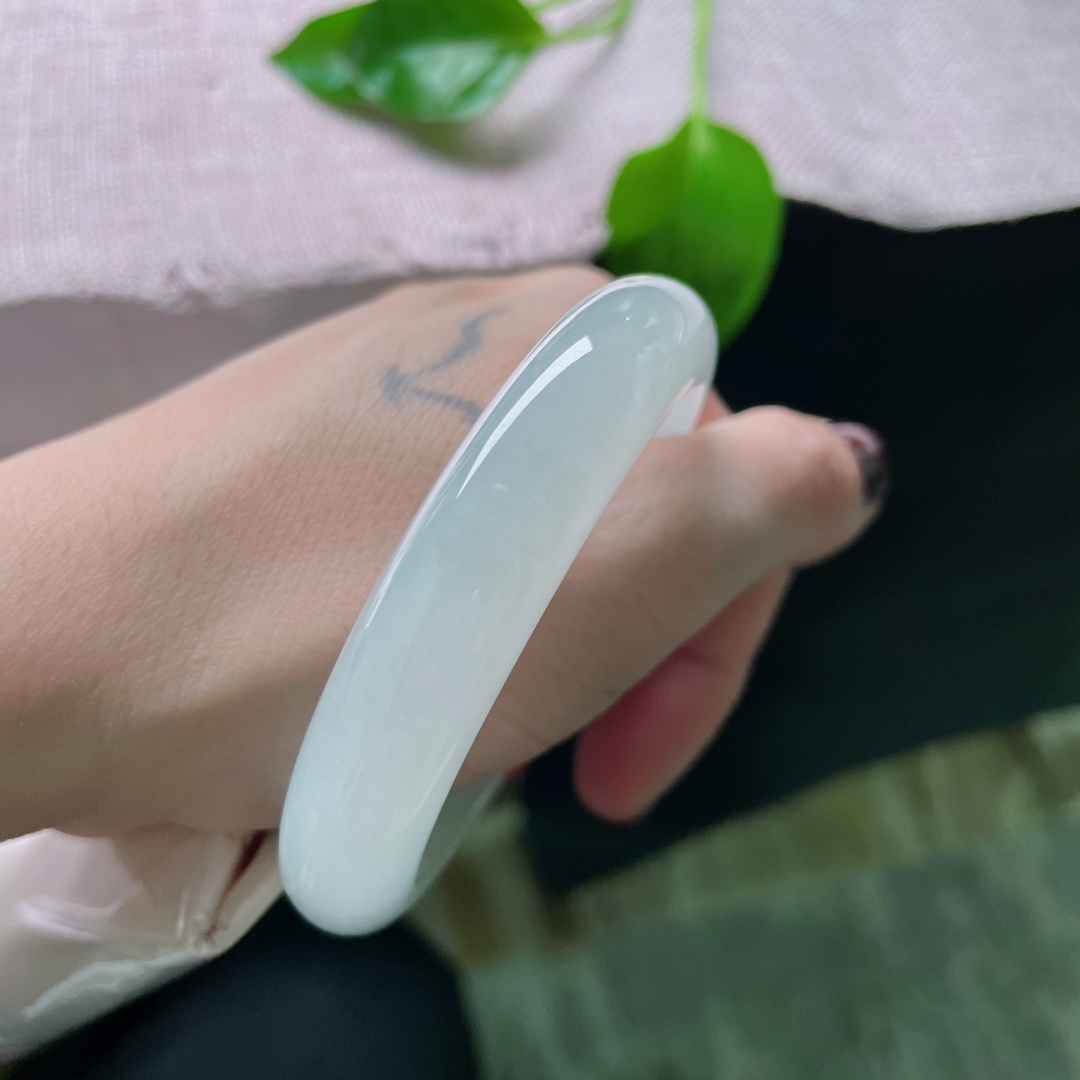 54/11.9/8.3，白月光正圈，寒光四射，清冷，是年少的惊鸿，也是余生的风声。无裂，ss49526a