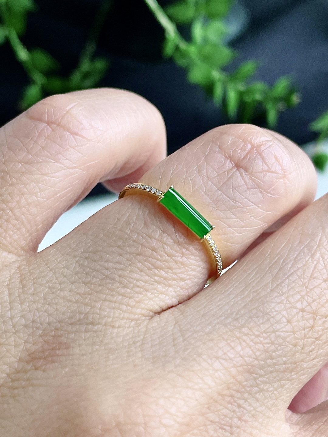 冰阳绿马鞍戒指，缅料，18k金镶嵌，无裂，性比高，8/2.5/1.2，圈口12.5，重量1.2克