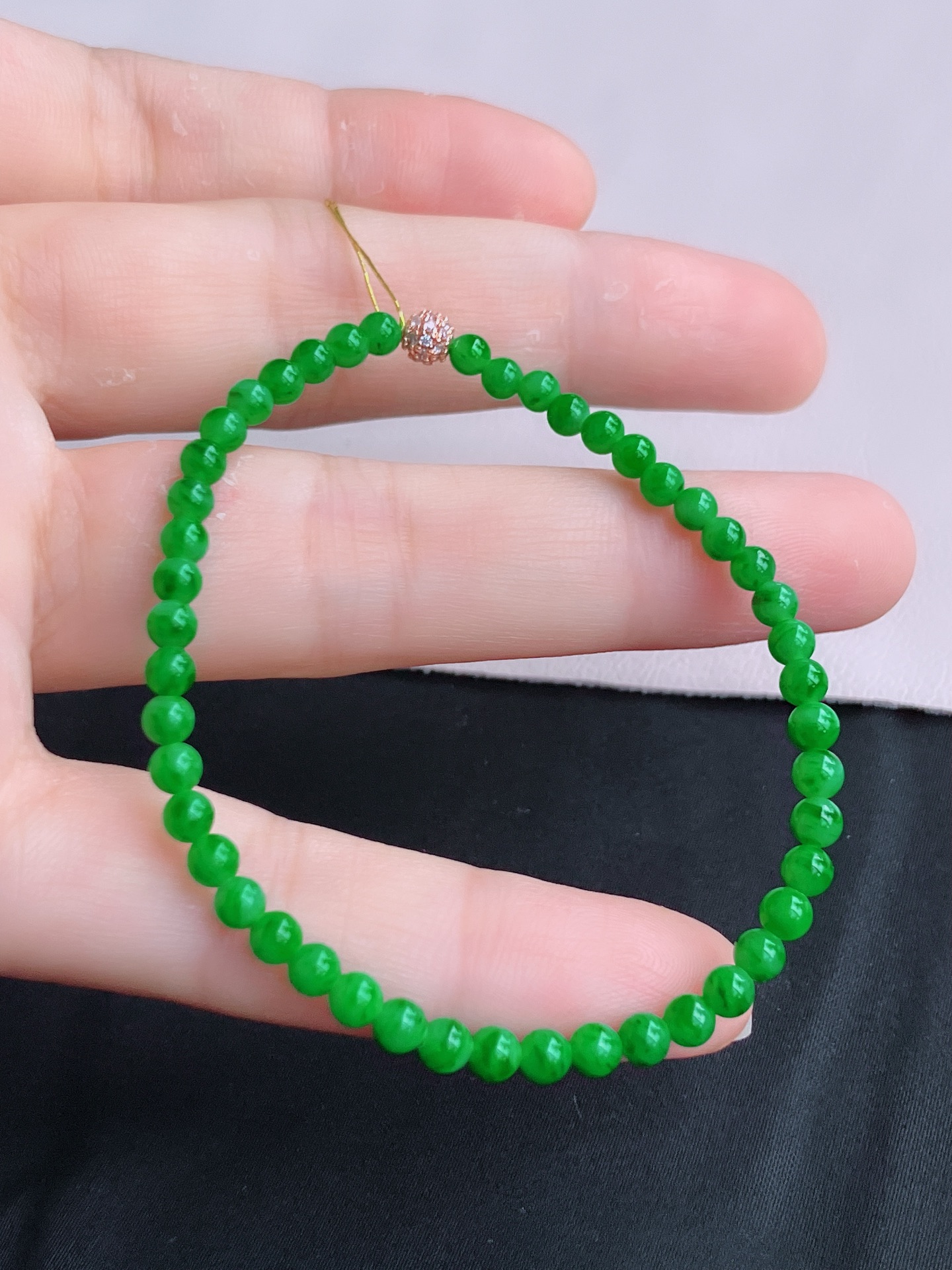 ️，翠绿手链，色美清爽，尺寸4，自然光实拍