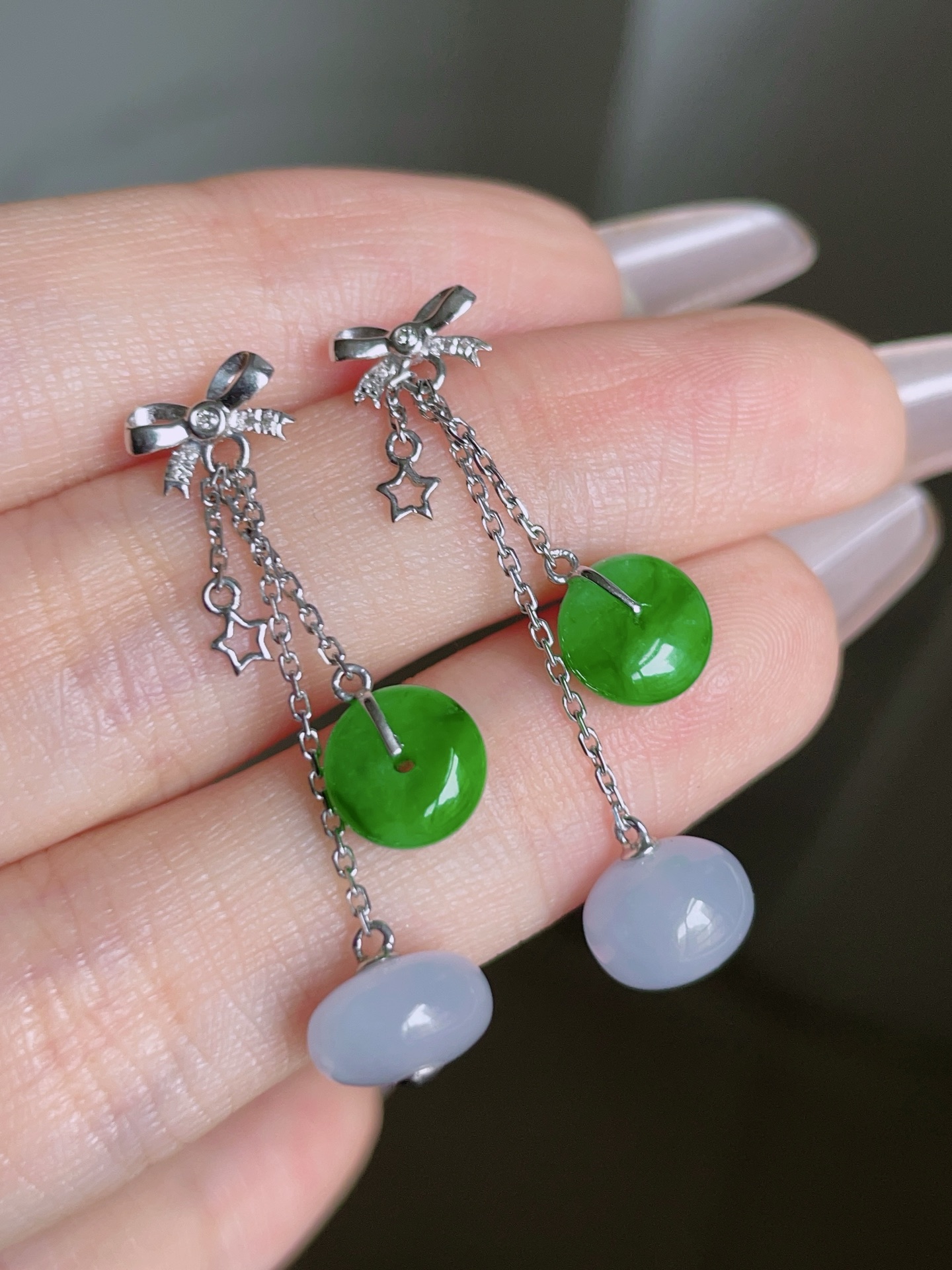 ️ 冰双彩耳坠，色泽鲜艳，种老水润，18k金镶嵌 32.7，裸石 8.4/4.7