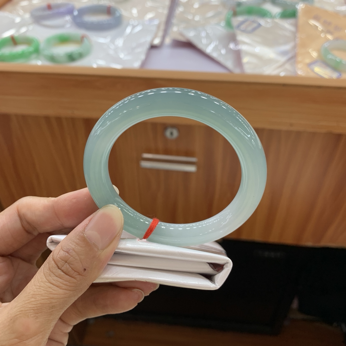 042817FN，冰蓝胶圆条翡翠手镯，54-9.7-9.5