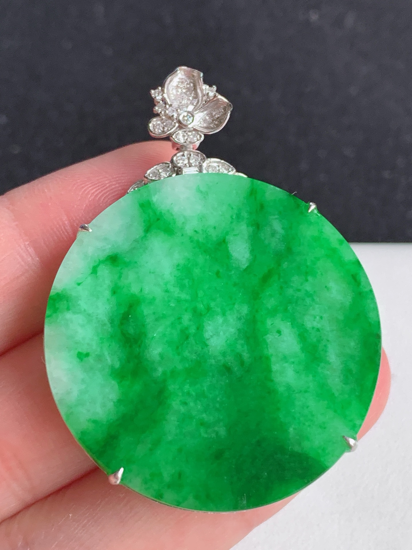 ️，18k镶嵌冰飘绿无事牌，无裂尺寸：47/34.8/5.5