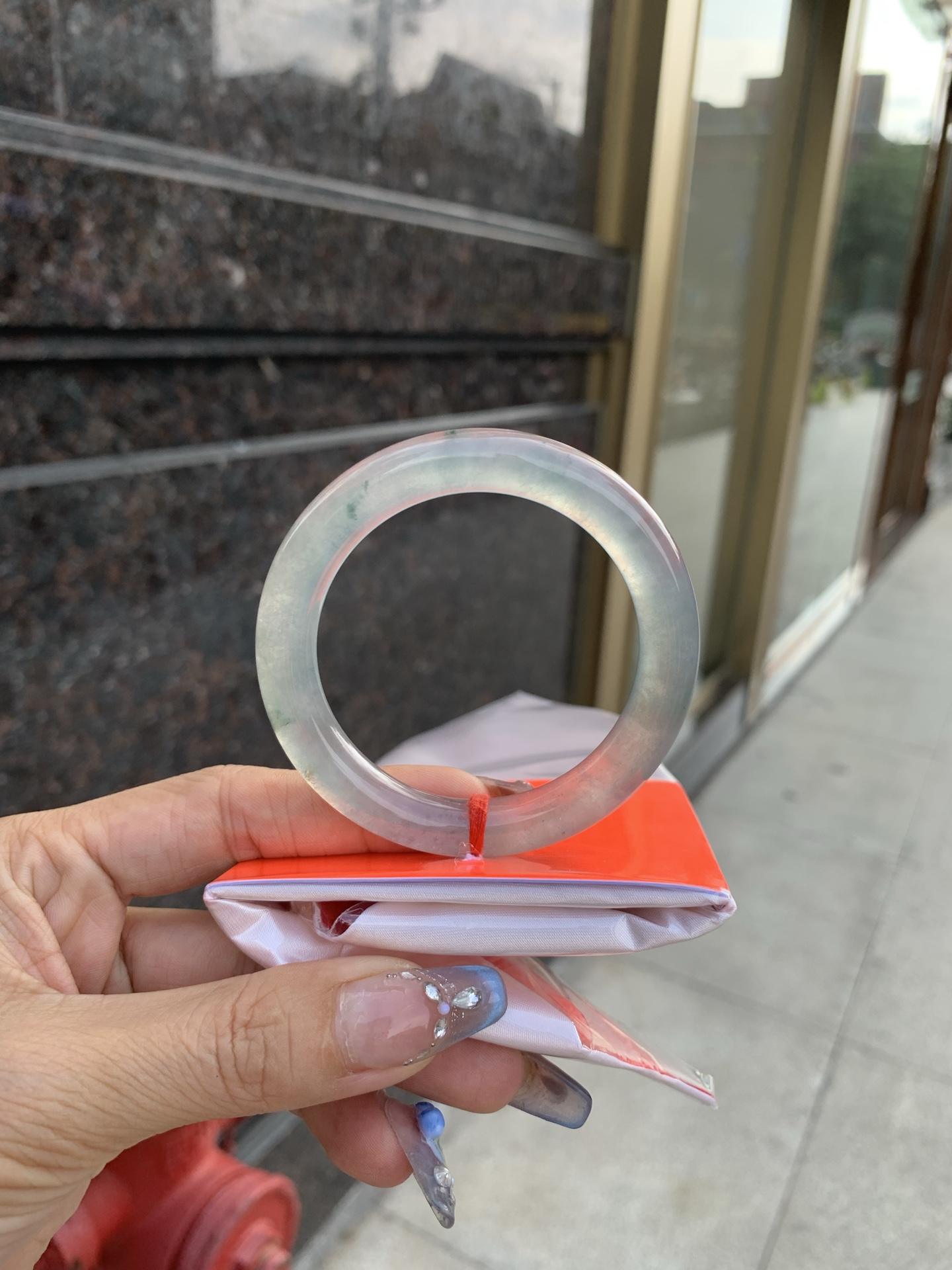 冰飘花圆条，50.9-9-9.1，0429-N582，底妆冰透起光，几抹小碎花清新甜美，上手灵动飘逸。光线不足，拍不出来，无裂