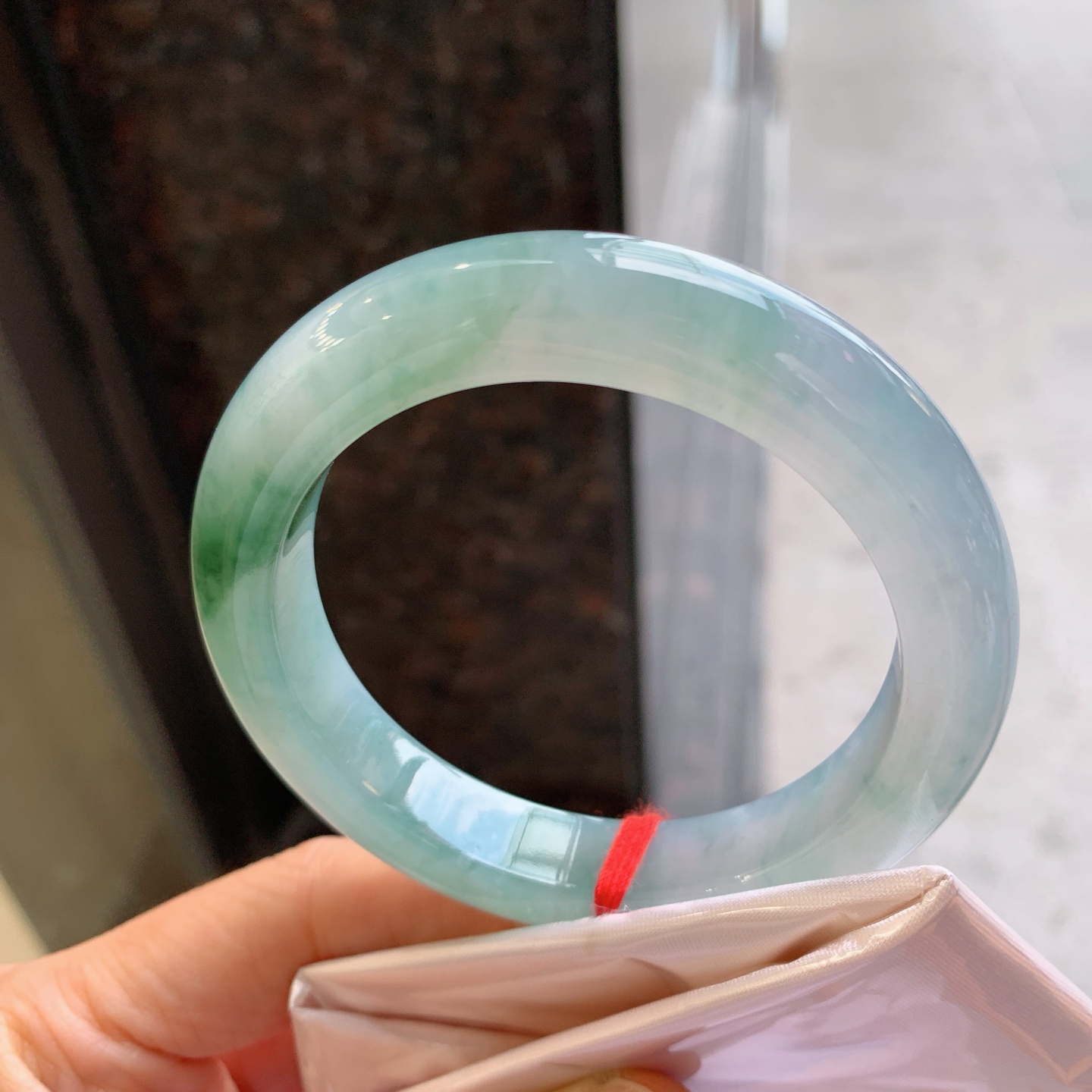 正圈冰种飘花，无裂，尺寸：55.5/11.6/9.6，版型好