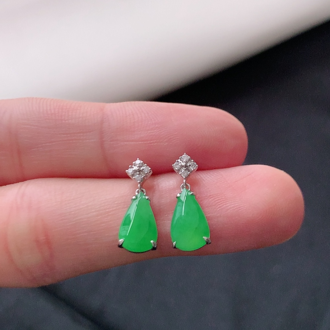冰阳绿水滴耳钉，种水好，冰润通透，上耳优雅大方，货号79428，14.8/5.8/3.1