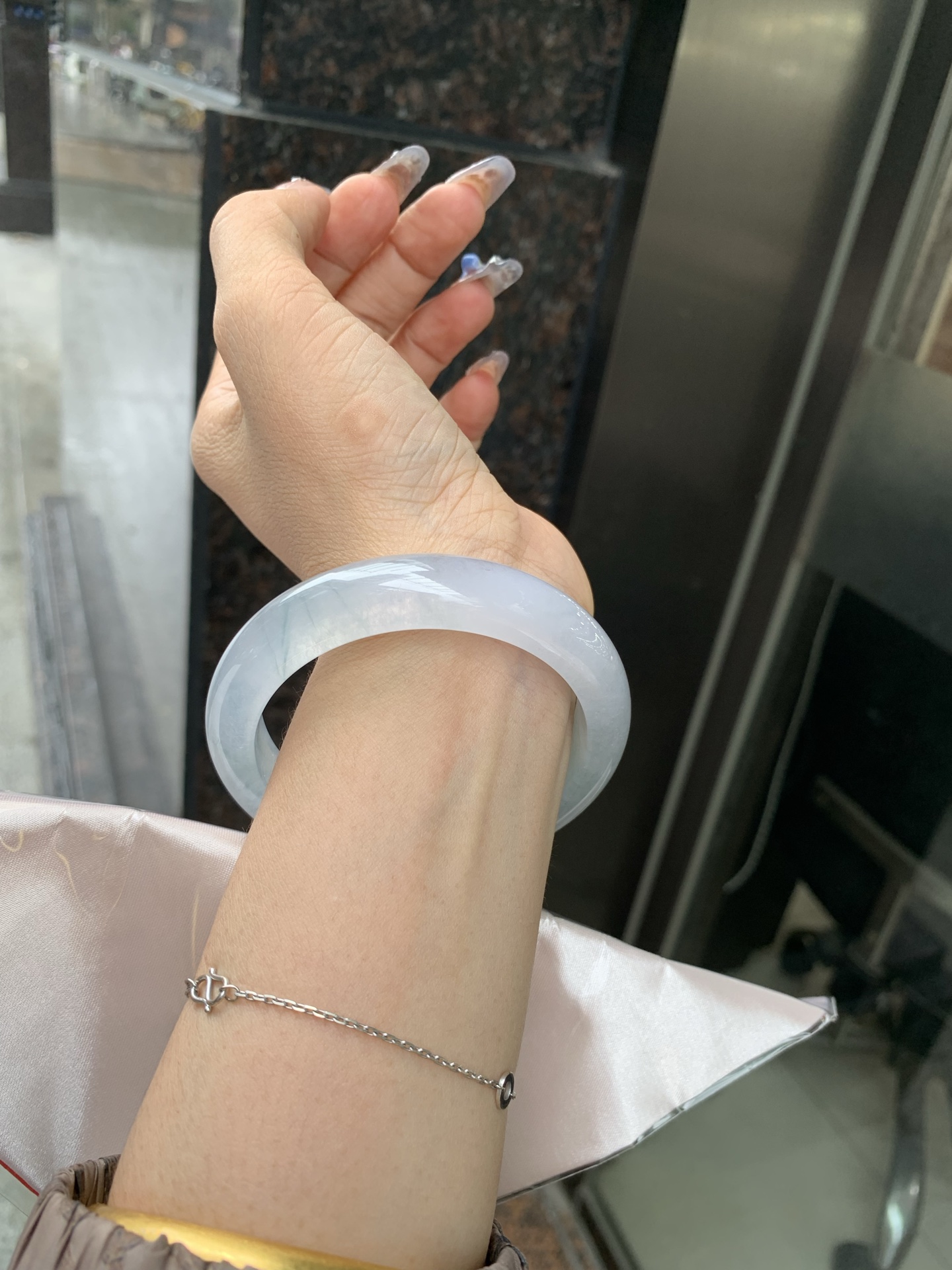 冰飘花正圈，57-8.5-13，0429-H363-81，打灯棉絮，底妆冰透，胶润细腻，蓝花灵动飘逸，勾勒出一幅唯美诗意的山水意境画，古典优雅又秀气