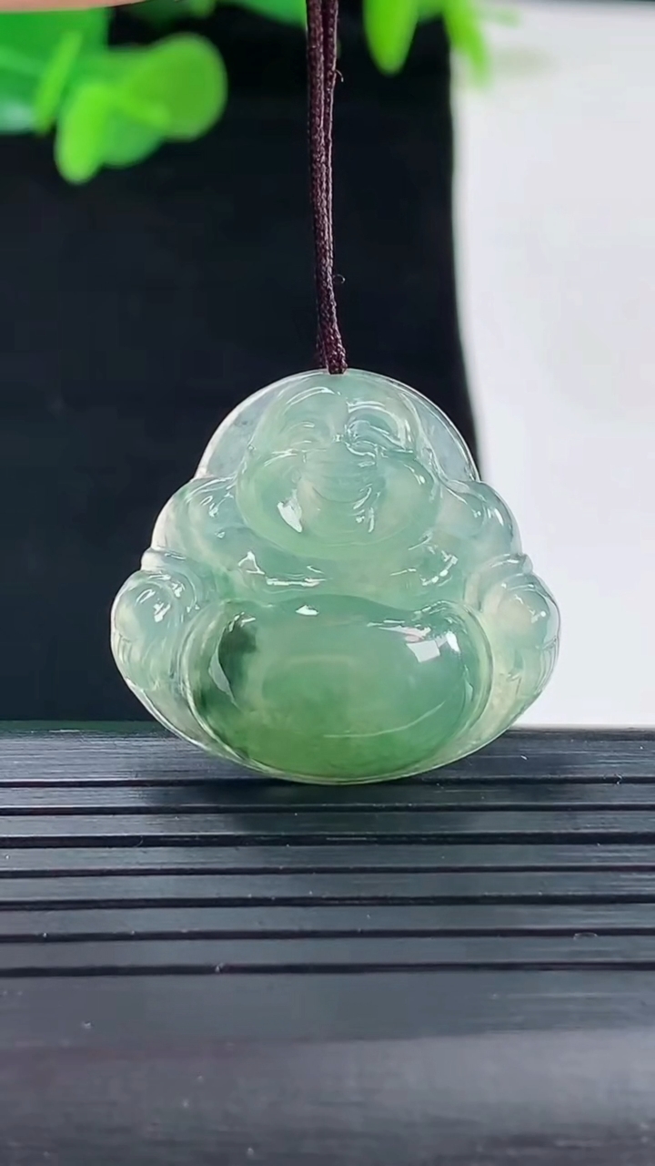 天然A货翡翠飘花佛公吊坠尺寸24.9-27-5.9重量:6.04g
5月1日