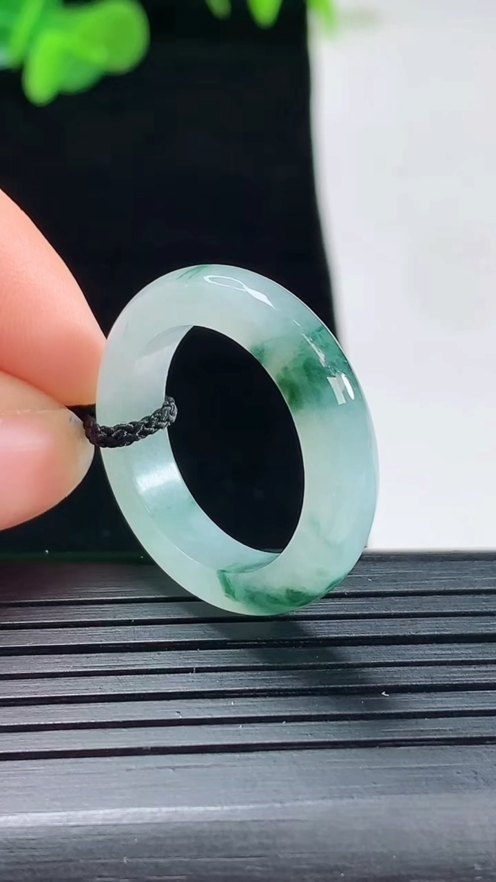 天然A货翡翠飘花指环戒指尺寸19.4-5.4-3.9重量:4.56g2026年5月1日
工厂直销收藏