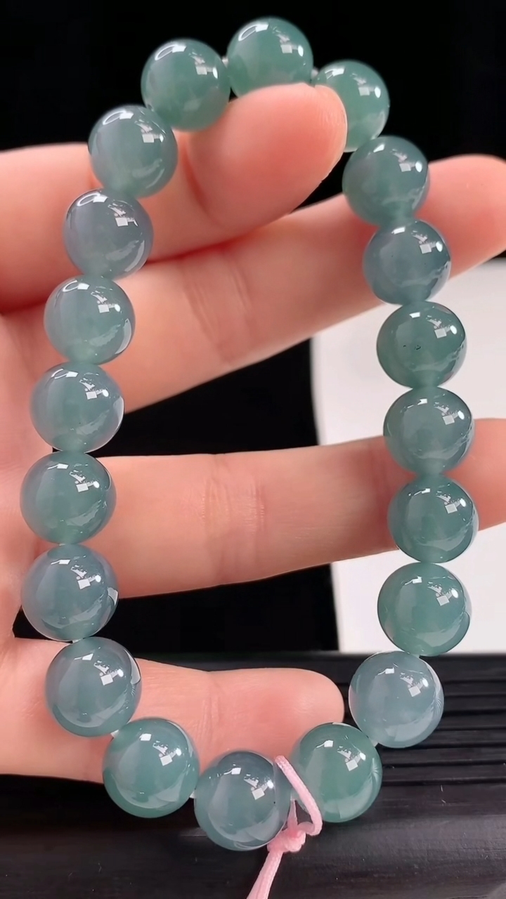 天然A货翡翠蓝水圆珠手串尺寸9.6-20颗重量:33.24g5月1日
工厂直销收藏佳品,种好水足，色