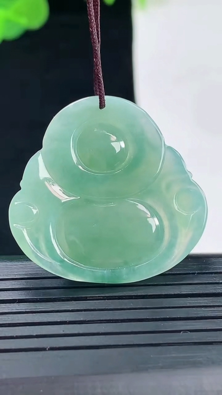 天然A货翡翠佛公吊坠尺寸30-31.4-4.6重量:7.75g
5月1日