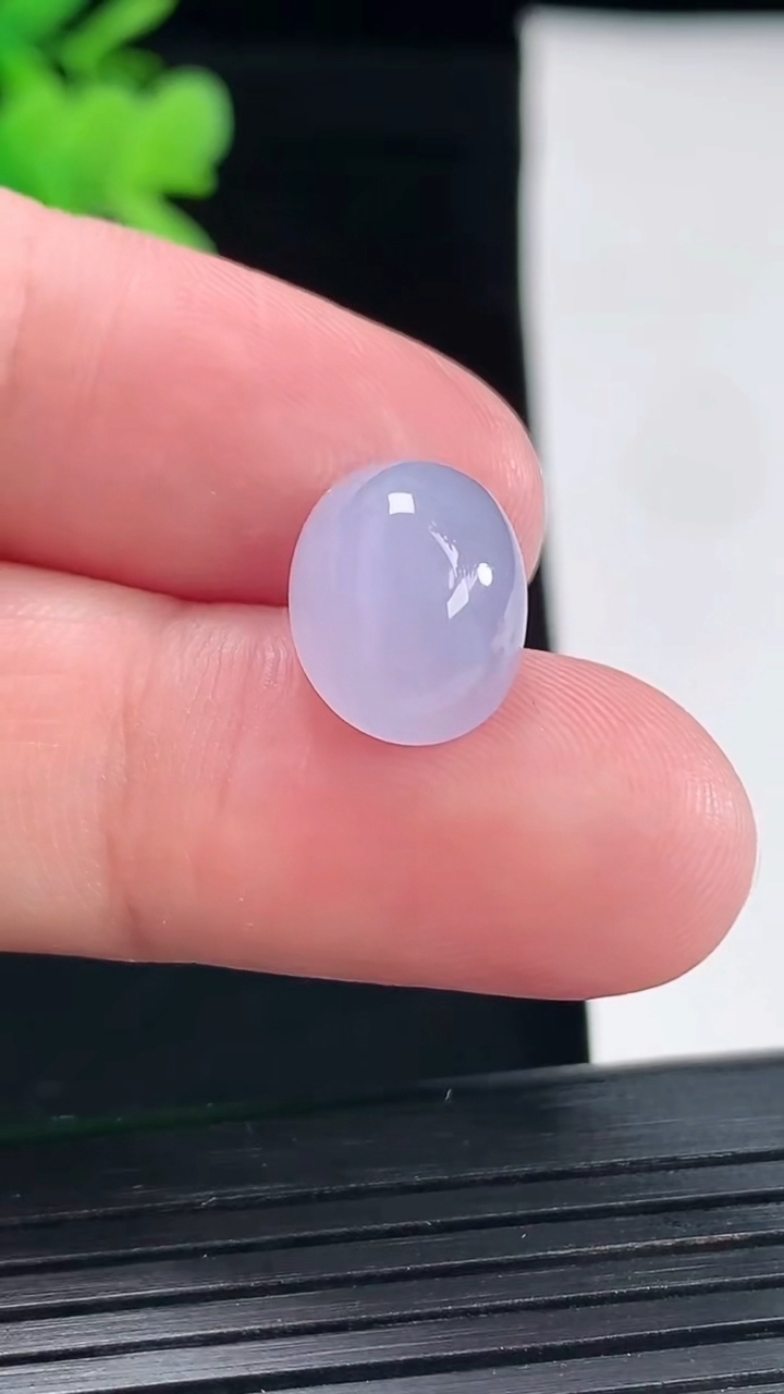 天然A货翡翠紫罗兰蛋面镶嵌件，尺寸13.6-10-7重量:19.85g
5月1日