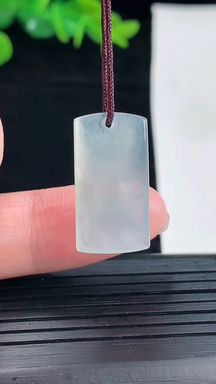 天然A货翡翠和和美美 荷花吊坠尺寸22.9-11.9-6.2重量:3.06g
5月1日