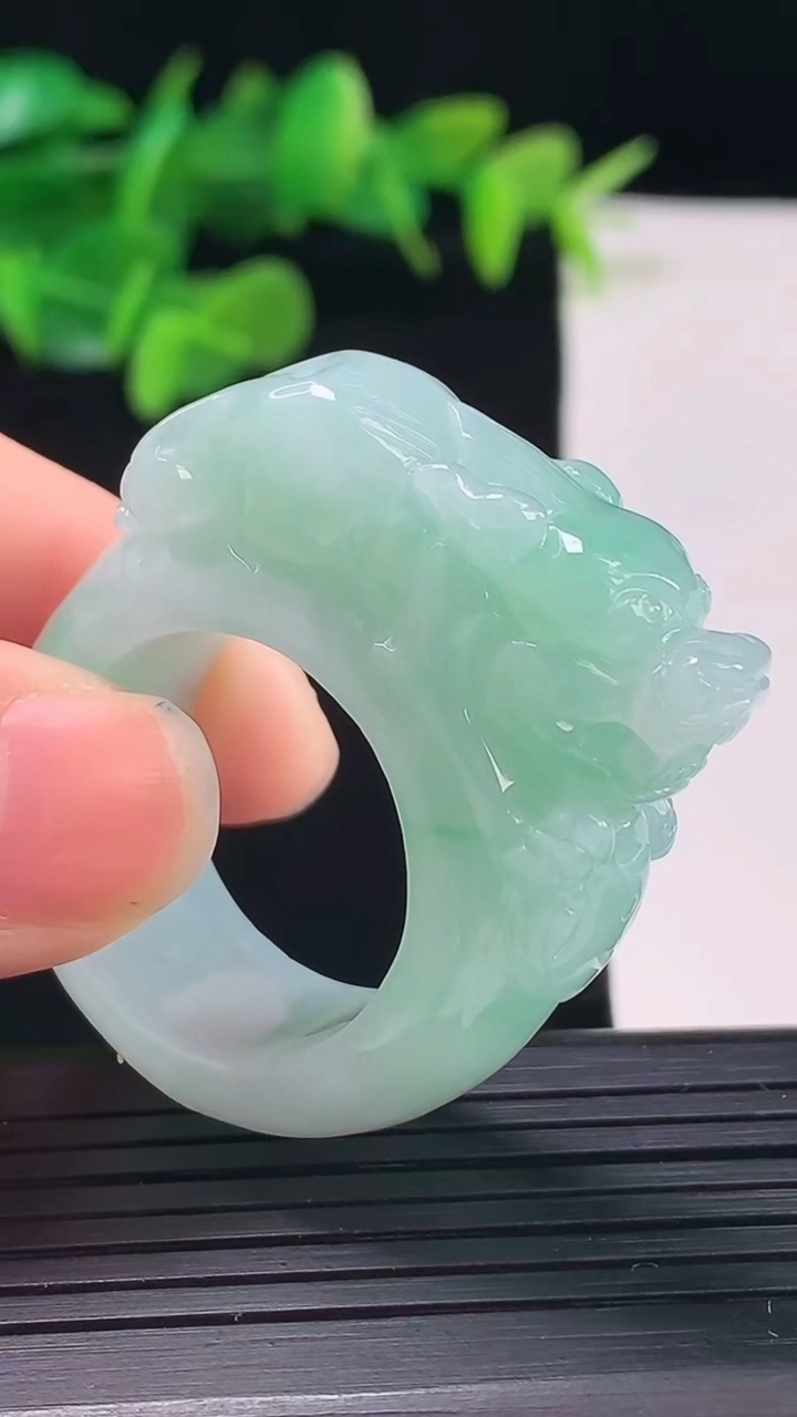 天然A货翡翠貔貅指环 扳指 戒指，尺寸22.6-13.5-12.4重量:28.01g2026年5月1