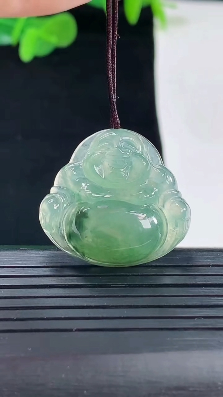 天然A货翡翠飘花佛公吊坠尺寸24.9-27-5.9重量:6.04g
5月1日