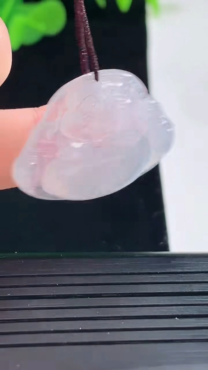 天然A货翡翠佛公吊坠，尺寸24.9-28.6-3.7重量:4.78g
5月1日