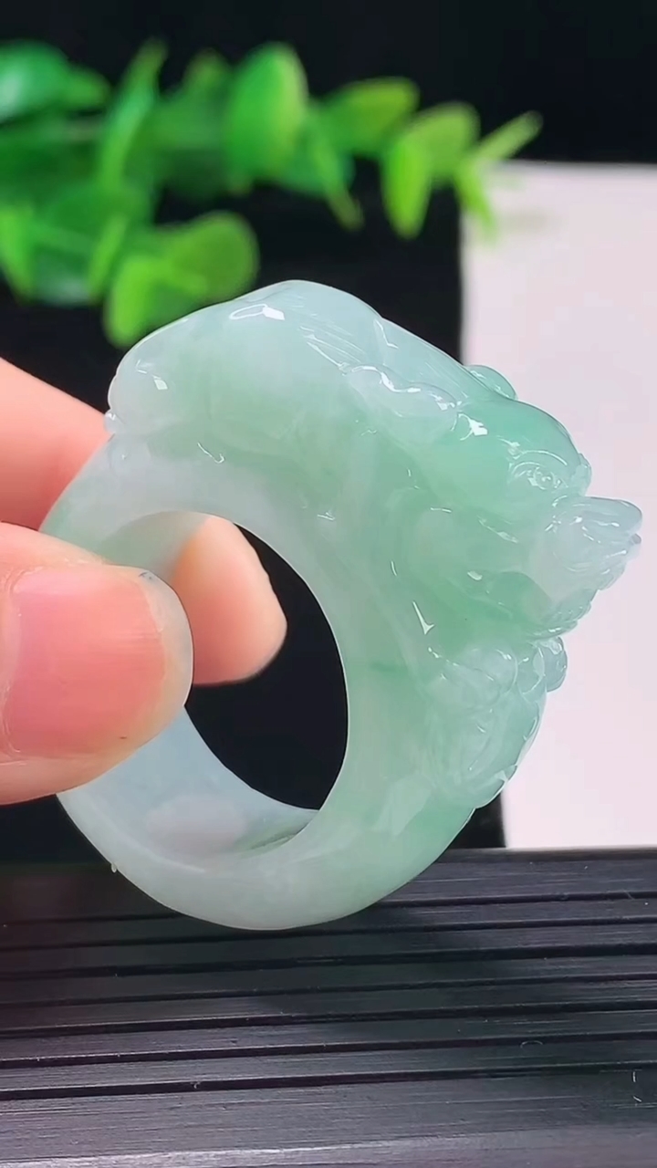 天然A货翡翠貔貅指环 扳指 戒指，尺寸22.6-13.5-12.4重量:28.01g2026年5月1