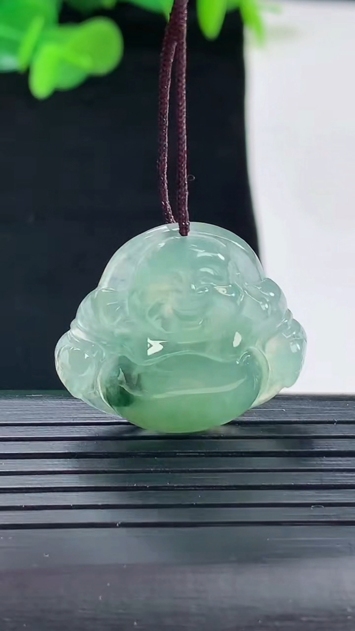 天然A货翡翠飘花佛公吊坠尺寸24.9-27-5.9重量:6.04g
5月1日