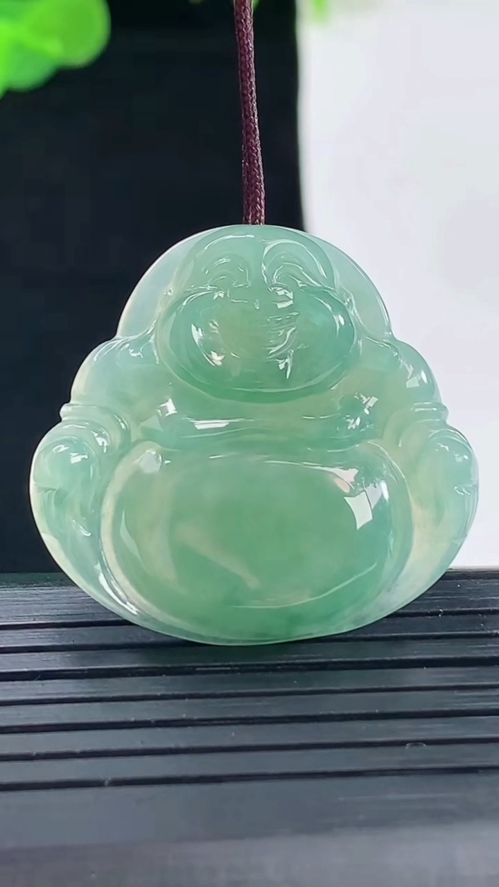 天然A货翡翠佛公吊坠尺寸30-31.4-4.6重量:7.75g
5月1日