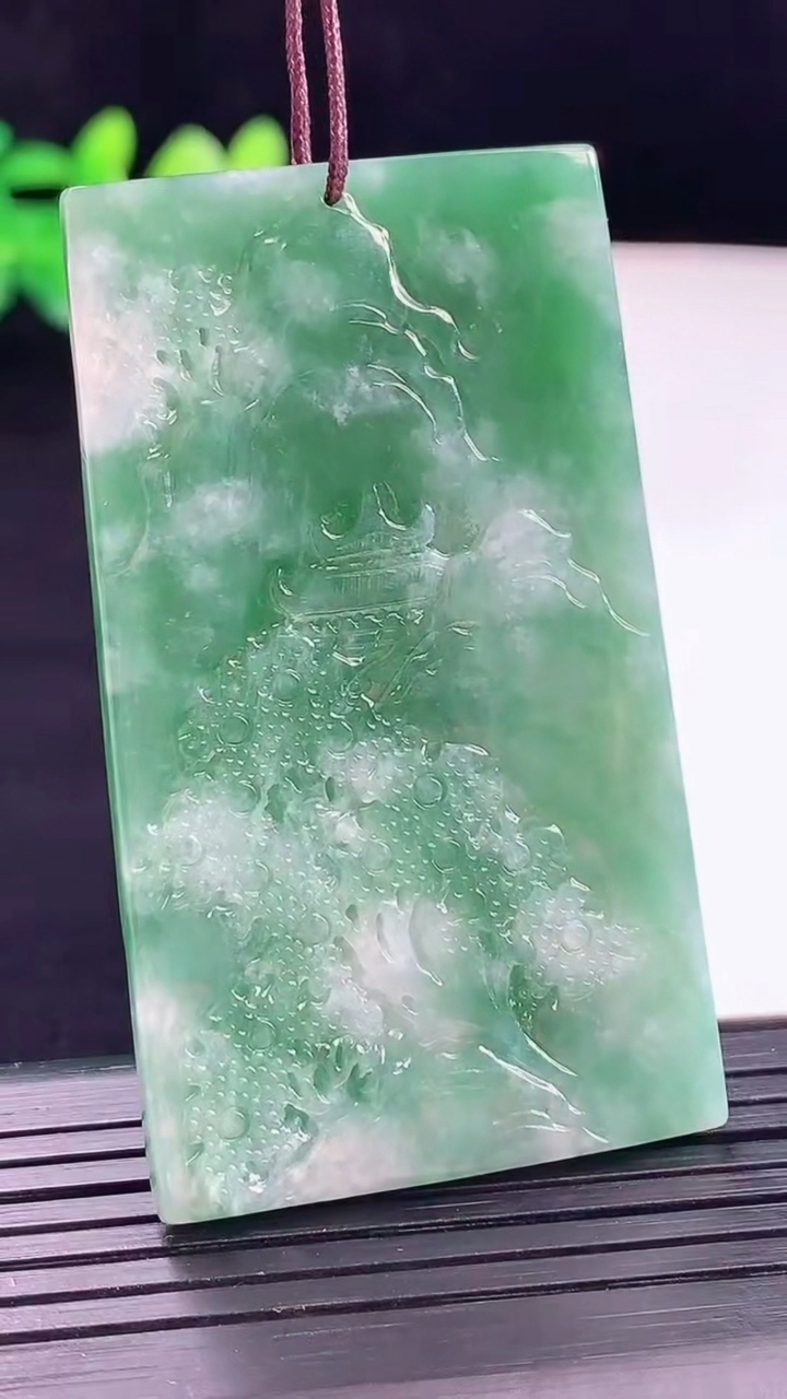 天然A货翡翠山水牌吊坠尺寸56.2-32.3-3.7重量:23.91g
5月1日