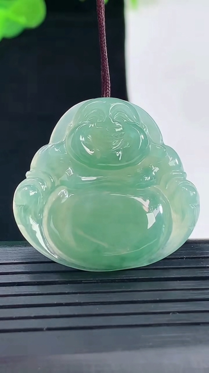 天然A货翡翠佛公吊坠尺寸30-31.4-4.6重量:7.75g
5月1日