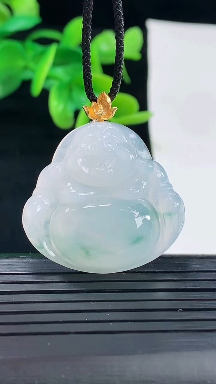 天然A货翡翠18K金飘花佛公吊坠尺寸34.1-30.7-5.7重量:8.04g
5月1日