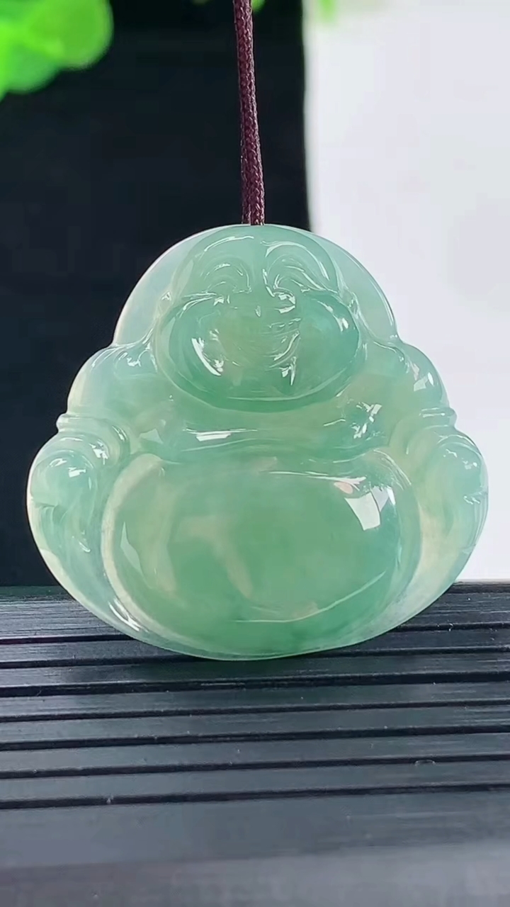 天然A货翡翠佛公吊坠尺寸30-31.4-4.6重量:7.75g
5月1日