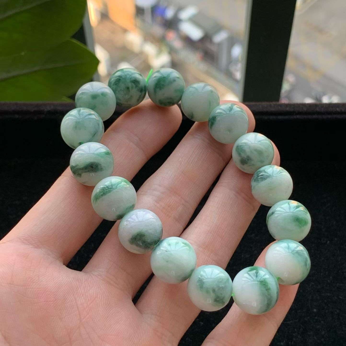 A货天然翡翠冰糯种飘花手串重量62.90
5月2日