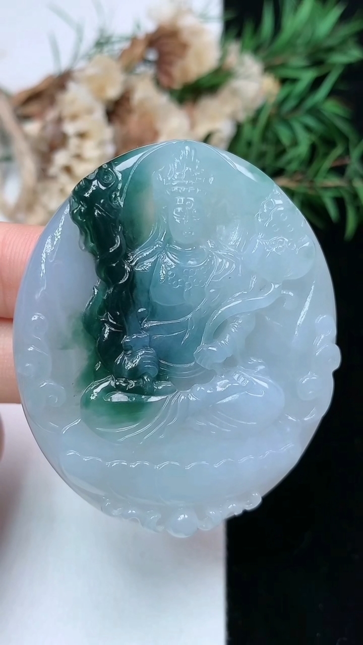 天然A货翡翠飘花虚空藏观音菩萨吊坠，尺寸50.8-42.6-7.2，重量:31.37g
5月2日