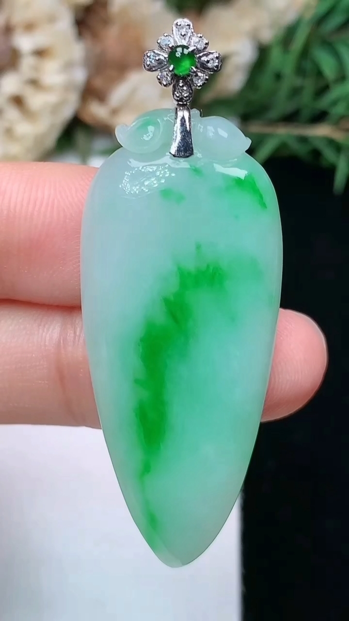 天然A货翡翠福瓜吊坠，尺寸41-18.2-5，重量:7.54g
5月2日