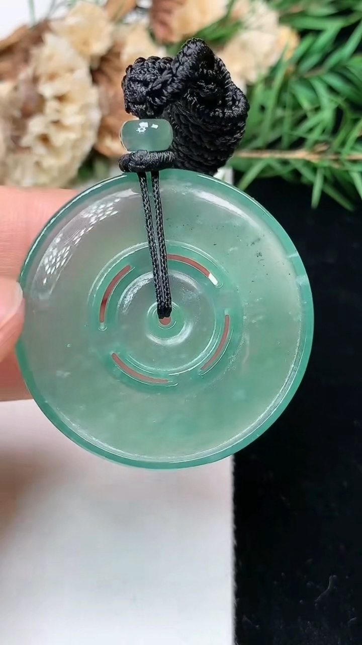 天然A货翡翠蓝水仿古平安扣吊坠，尺寸36.2-4.9，重量:15.86g
5月2日