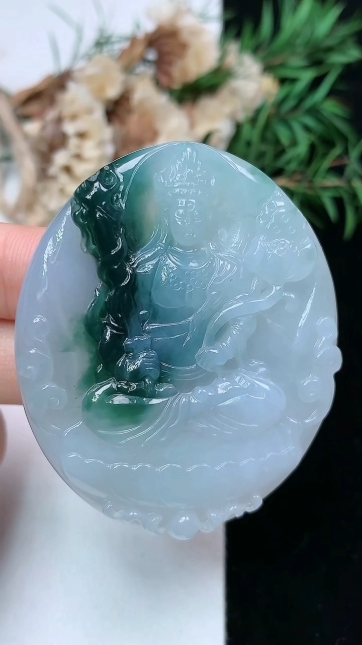 天然A货翡翠飘花虚空藏观音菩萨吊坠，尺寸50.8-42.6-7.2，重量:31.37g
5月2日