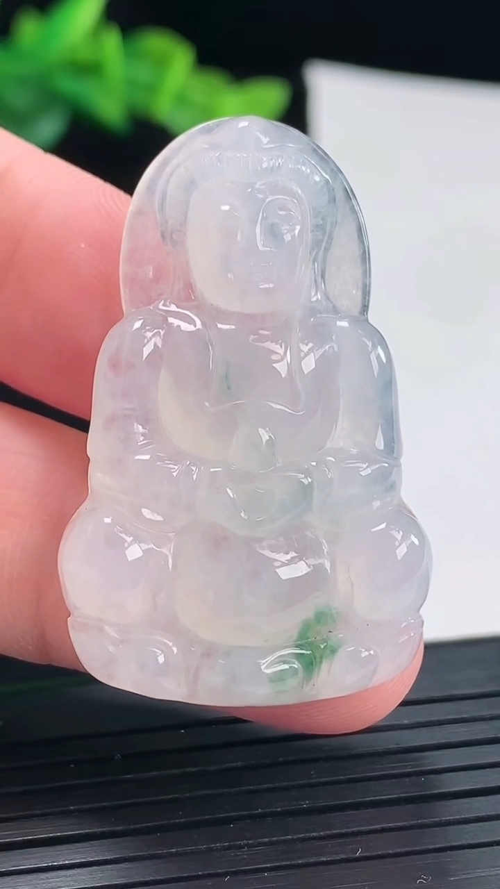 天然A货翡翠冰种飘花正装观音吊坠，尺寸42-26.5-5重量:10.24g
5月2日