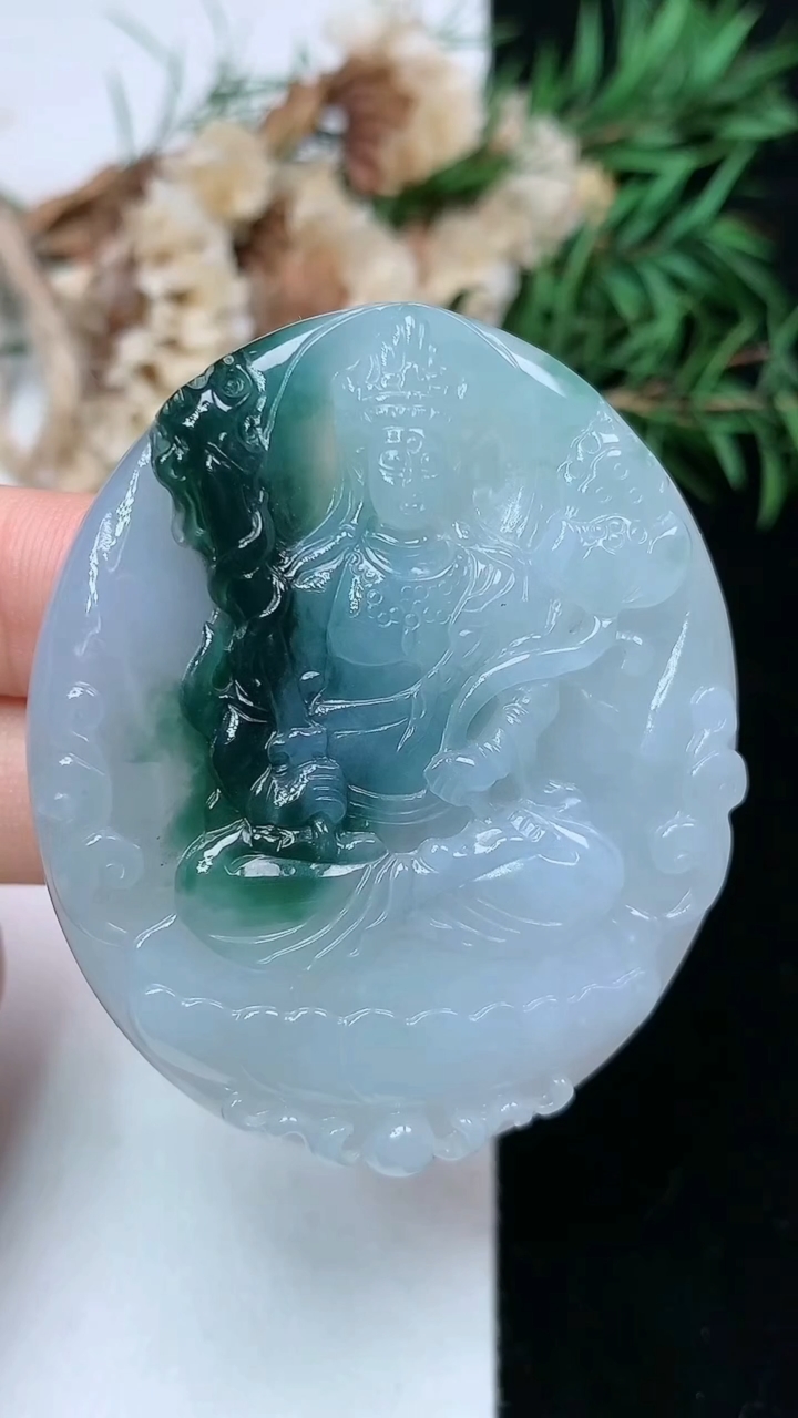 天然A货翡翠飘花虚空藏观音菩萨吊坠，尺寸50.8-42.6-7.2，重量:31.37g
5月2日