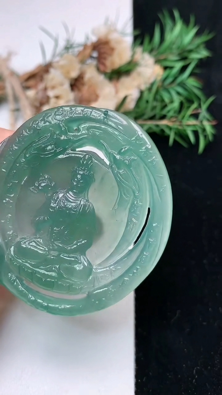 天然A货翡翠蓝水大势至观音菩萨吊坠，尺寸54.2-51.4-5.2，重量:25.60g
5月2日