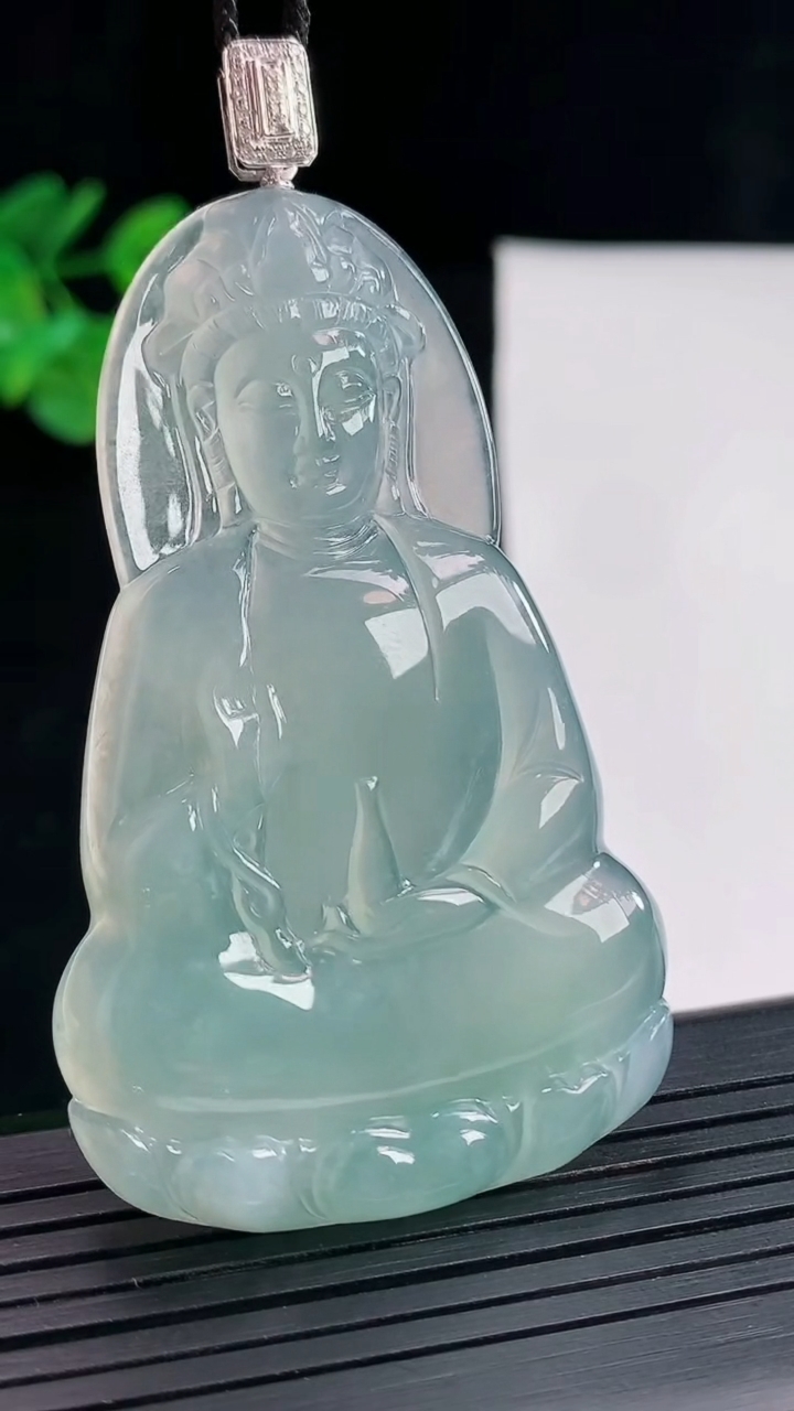 天然A货翡翠素衣观音吊坠，尺寸60.5-37-5.5重量:25.55g
5月2日