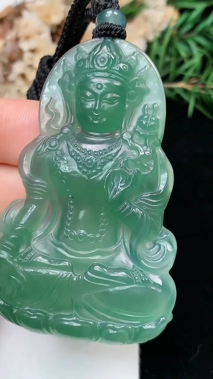 天然A货翡翠蓝水度母吊坠，尺寸57.8-36-5，重量:22.72g
5月2日