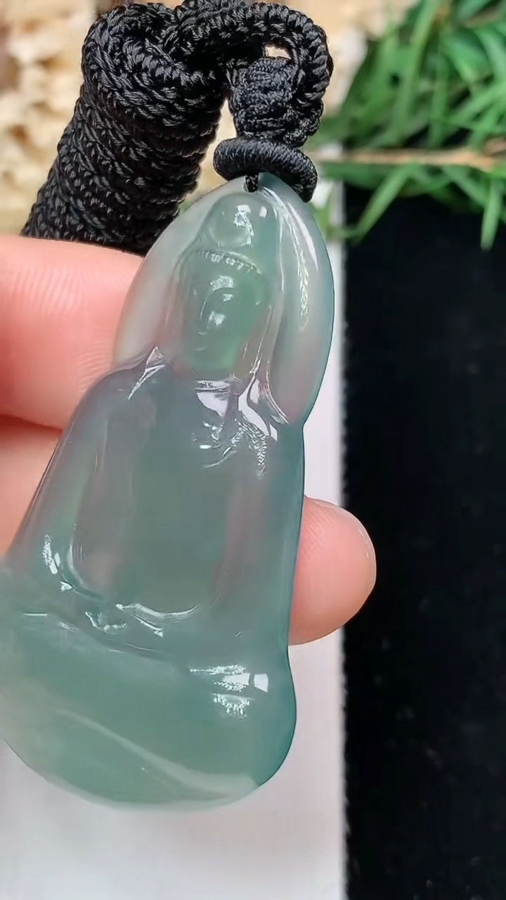 天然A货翡翠蓝水素衣观音吊坠，尺寸45.2-28-4.3，重量:12.76g
5月2日